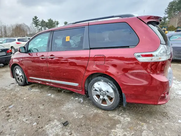 5TDEZ3DC6KS210927 2019 TOYOTA SIENNA - Image 2