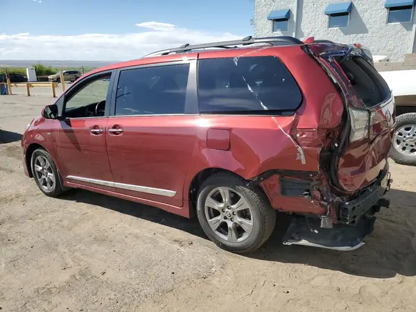 5TDEZ3DC6KS219708 2019 TOYOTA SIENNA - Image 2