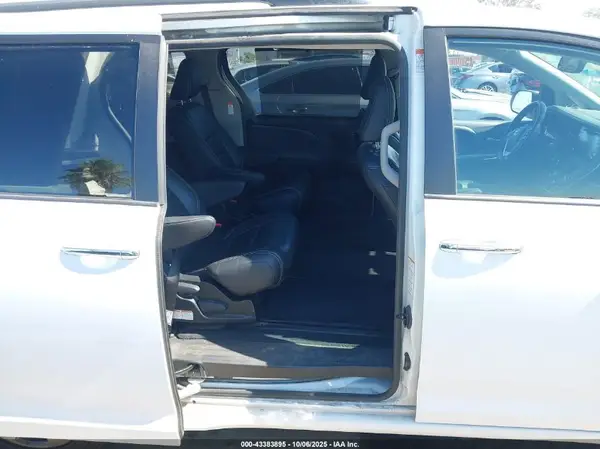 5TDEZ3DC7KS214551 2019 TOYOTA SIENNA - Image 8