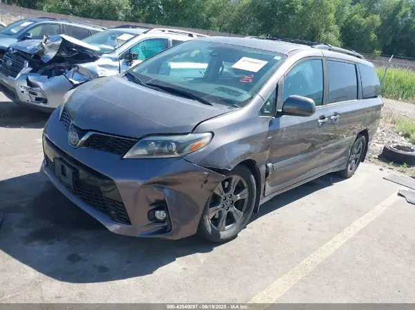 5TDEZ3DC7KS223251 2019 TOYOTA SIENNA - Image 2