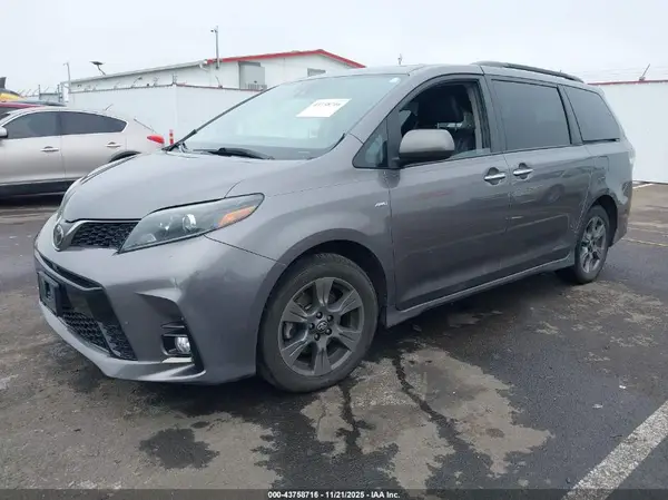 5TDEZ3DC7LS228113 2020 TOYOTA SIENNA - Image 2