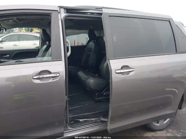 5TDEZ3DC7LS228113 2020 TOYOTA SIENNA - Image 8