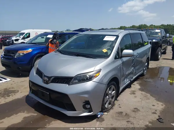 5TDEZ3DC8KS212033 2019 TOYOTA SIENNA - Image 2