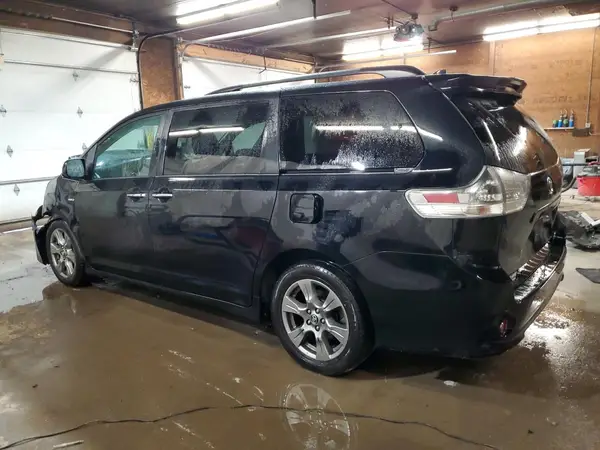 5TDEZ3DC8KS217104 2019 TOYOTA SIENNA - Image 2