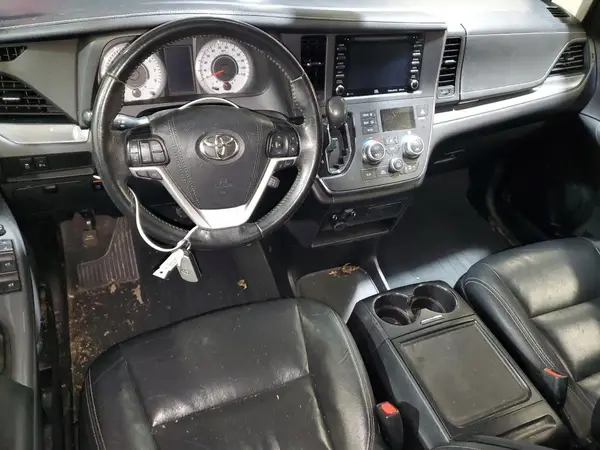 5TDEZ3DC8KS217104 2019 TOYOTA SIENNA - Image 8