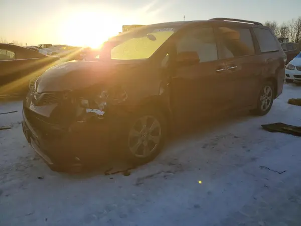 5TDEZ3DC8KS221198 2019 TOYOTA SIENNA - Image 1