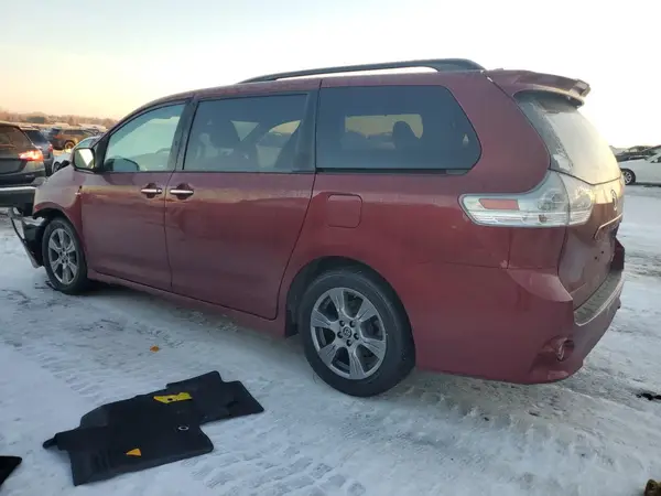 5TDEZ3DC8KS221198 2019 TOYOTA SIENNA - Image 2