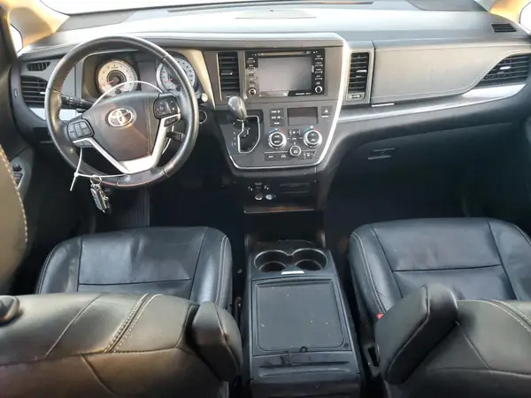 5TDEZ3DC8KS221198 2019 TOYOTA SIENNA - Image 8