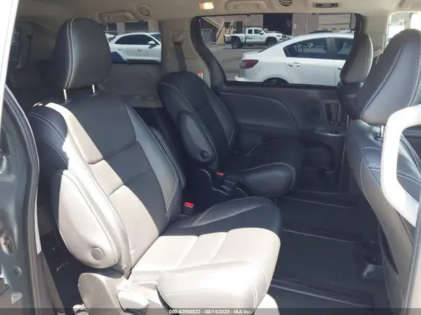 5TDEZ3DC8KS225073 2019 TOYOTA SIENNA - Image 8