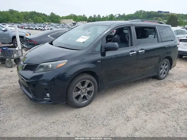 5TDEZ3DC8LS249679 2020 TOYOTA SIENNA - Image 2