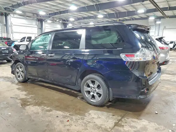 5TDEZ3DC9KS215250 2019 TOYOTA SIENNA - Image 2