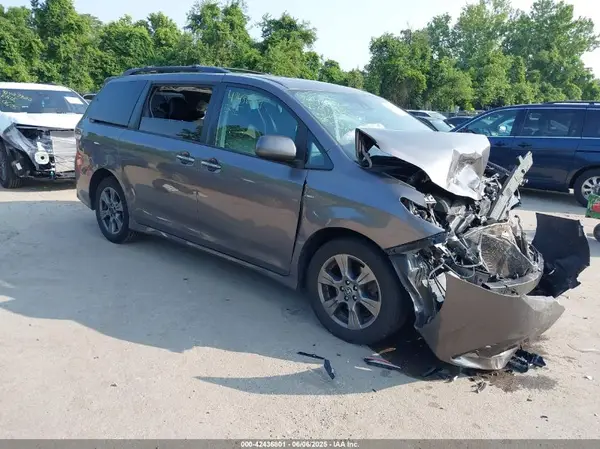 5TDEZ3DC9KS215829 2019 TOYOTA SIENNA - Image 1