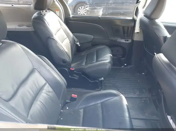 5TDEZ3DC9KS215829 2019 TOYOTA SIENNA - Image 8