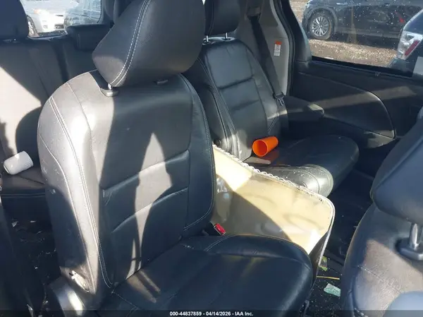 5TDEZ3DCXKS214463 2019 TOYOTA SIENNA - Image 8