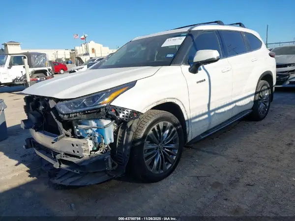 5TDFARAH1MS004772 2021 TOYOTA HIGHLANDER - Image 2