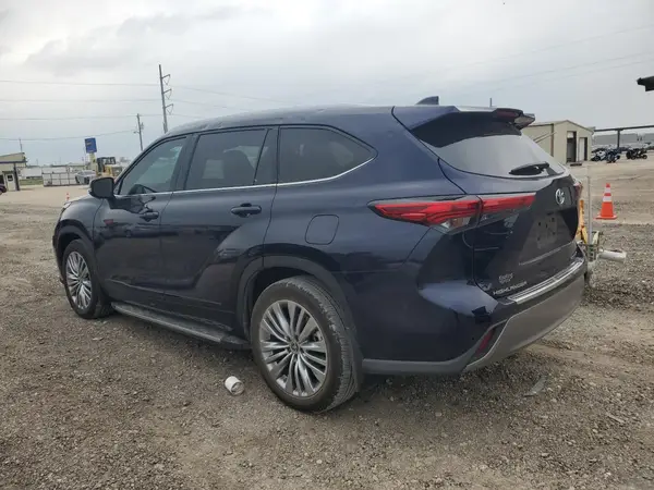5TDFARAH1PS523955 2023 TOYOTA HIGHLANDER - Image 2