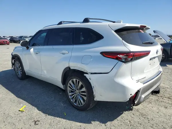 5TDFARAH4NS013435 2022 TOYOTA HIGHLANDER - Image 2