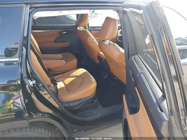 5TDFARAH4PS017410 2023 TOYOTA HIGHLANDER - Image 8