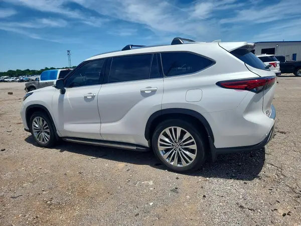 5TDFARAH4PS021313 2023 TOYOTA HIGHLANDER - Image 2