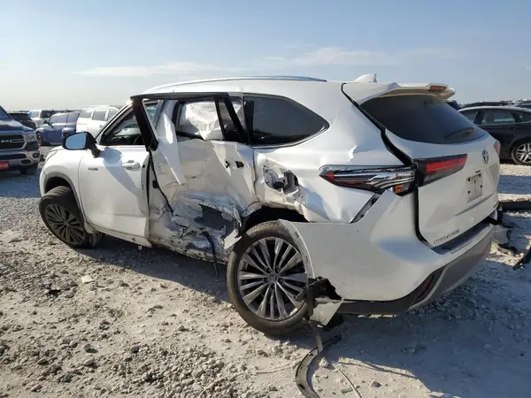 5TDFARAH5MS005262 2021 TOYOTA HIGHLANDER - Image 2