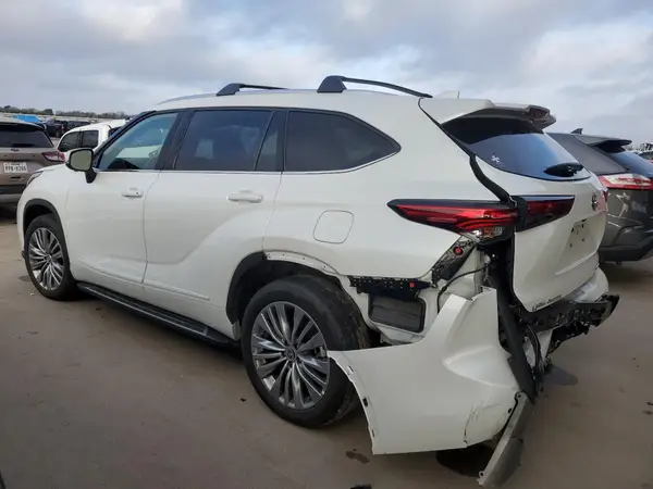 5TDFARAH5PS016430 2023 TOYOTA HIGHLANDER - Image 2