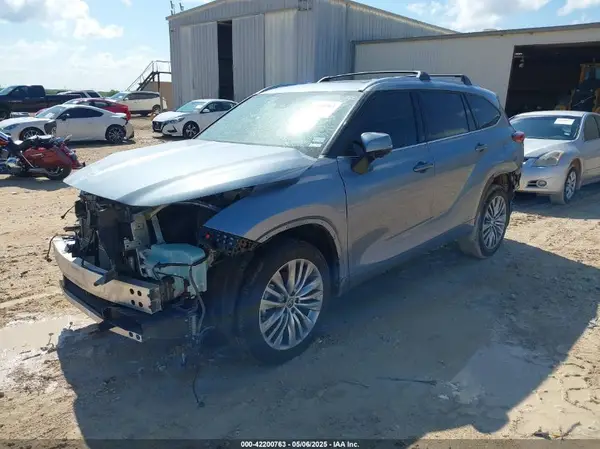 5TDFARAH5PS520699 2023 TOYOTA HIGHLANDER - Image 2