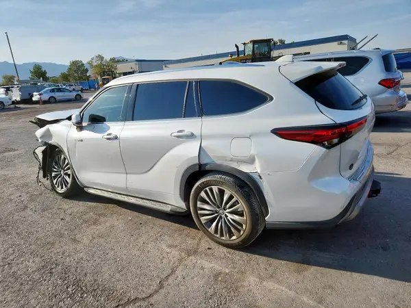 5TDFARAH6MS009448 2021 TOYOTA HIGHLANDER - Image 2