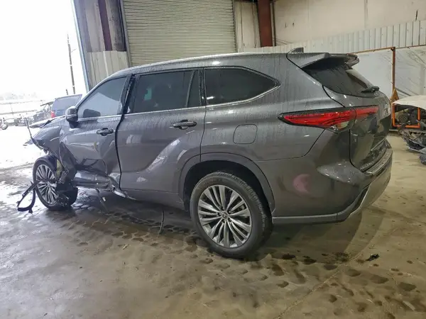 5TDFARAH6NS012996 2022 TOYOTA HIGHLANDER - Image 2