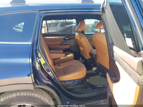 5TDFARAH7MS008597 2021 TOYOTA HIGHLANDER - Image 8
