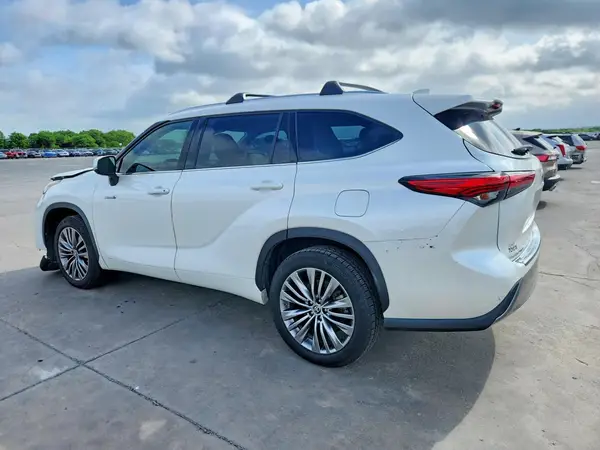 5TDFARAH7MS010351 2021 TOYOTA HIGHLANDER - Image 2