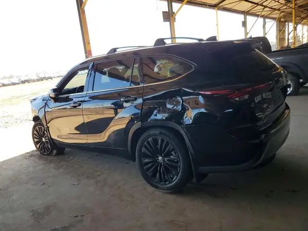 5TDFARAH7RS538074 2024 TOYOTA HIGHLANDER - Image 2