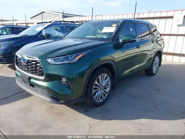 5TDFARAH8PS521359 2023 TOYOTA HIGHLANDER - Image 2