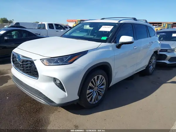 5TDFARAH9NS012863 2022 TOYOTA HIGHLANDER - Image 2