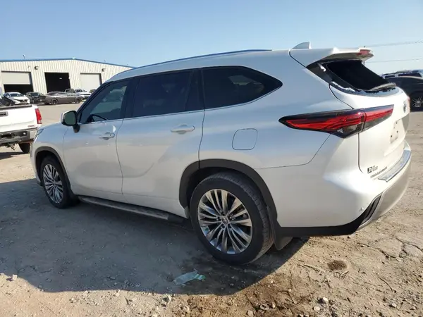 5TDFARAH9NS015049 2022 TOYOTA HIGHLANDER - Image 2