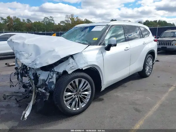 5TDFARAH9PS021680 2023 TOYOTA HIGHLANDER - Image 2