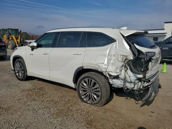 5TDFARAHXLS003408 2020 TOYOTA HIGHLANDER - Image 2