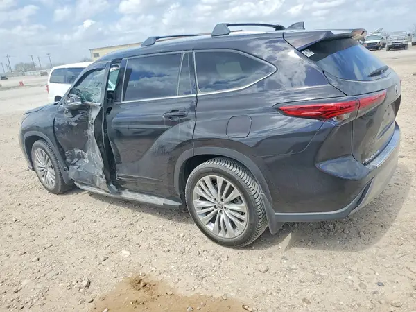 5TDFARAHXNS014623 2022 TOYOTA HIGHLANDER - Image 2