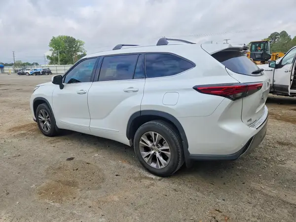5TDFZRAH0NS122127 2022 TOYOTA HIGHLANDER - Image 2