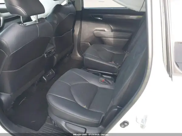 5TDFZRAH1MS070280 2021 TOYOTA HIGHLANDER - Image 8