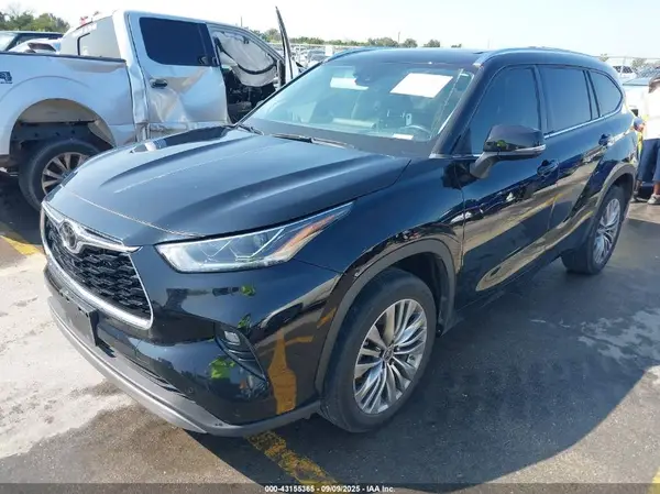 5TDFZRAH1NS090143 2022 TOYOTA HIGHLANDER - Image 2