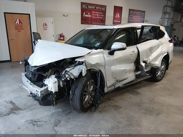 5TDFZRAH1NS125392 2022 TOYOTA HIGHLANDER - Image 2