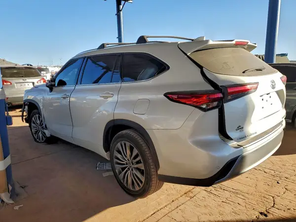 5TDFZRAH2LS027758 2020 TOYOTA HIGHLANDER - Image 2