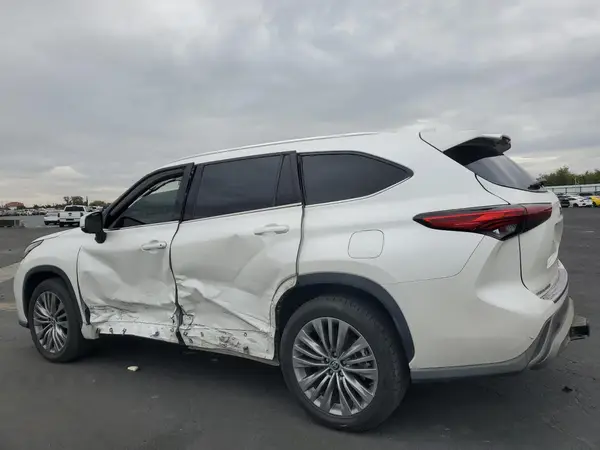 5TDFZRAH2MS075794 2021 TOYOTA HIGHLANDER - Image 2