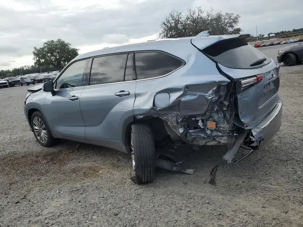5TDFZRAH2NS098042 2022 TOYOTA HIGHLANDER - Image 2