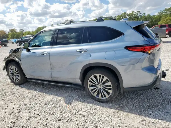 5TDFZRAH3MS057272 2021 TOYOTA HIGHLANDER - Image 2
