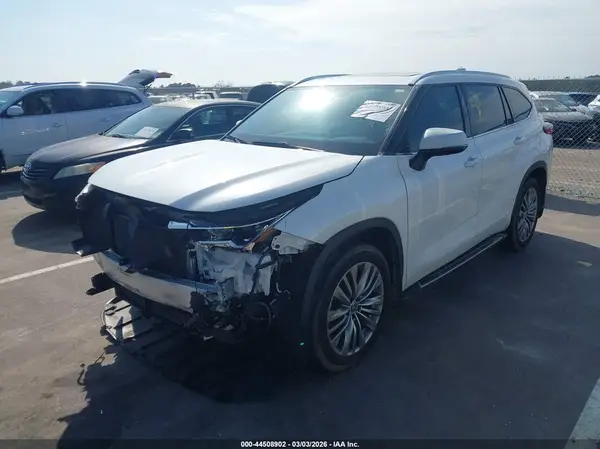 5TDFZRAH3MS072354 2021 TOYOTA HIGHLANDER - Image 2