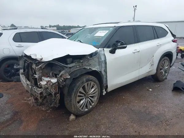 5TDFZRAH3MS072967 2021 TOYOTA HIGHLANDER - Image 2
