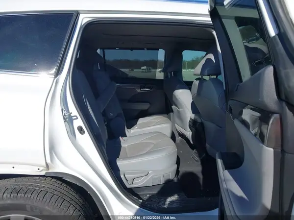 5TDFZRAH3NS090659 2022 TOYOTA HIGHLANDER - Image 8