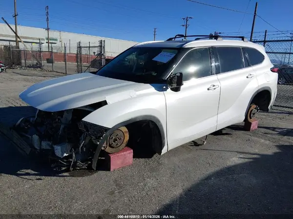 5TDFZRAH3NS100249 2022 TOYOTA HIGHLANDER - Image 2