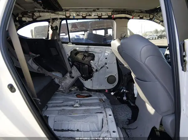 5TDFZRAH3NS100249 2022 TOYOTA HIGHLANDER - Image 8